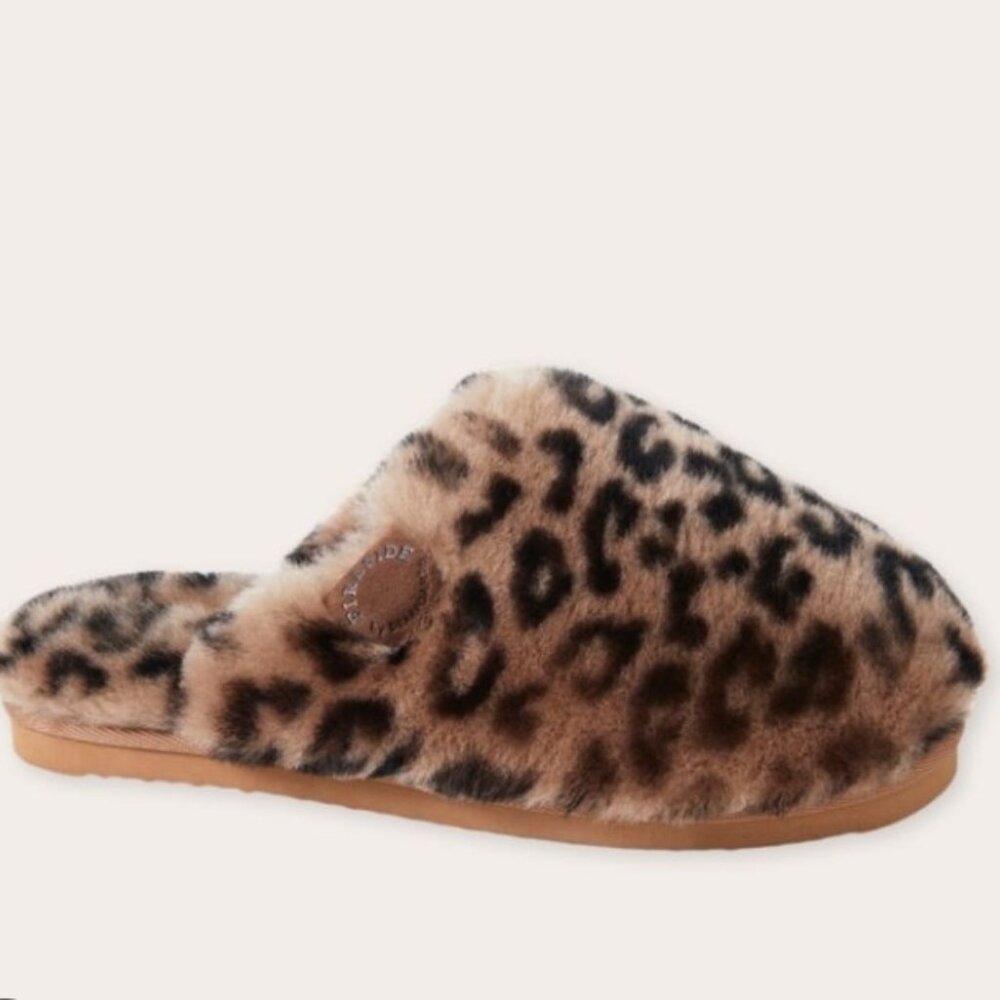 Womens Size 9/10 Leopard Print Cozy Fluffy Slippers Brown Plush Comfort Lounge